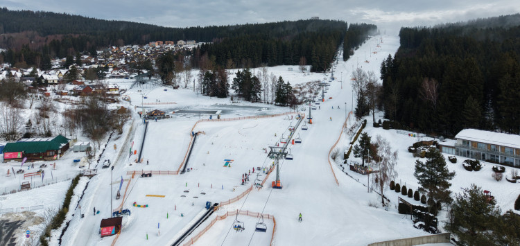 Zima na Lipně jede naplno. Lyžujeme na skoro 13 km sjezdovek!