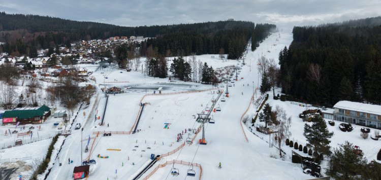 Der Winter in Lipno ist in vollem Gange. Wir fahren Ski auf fast 13 km Pisten!