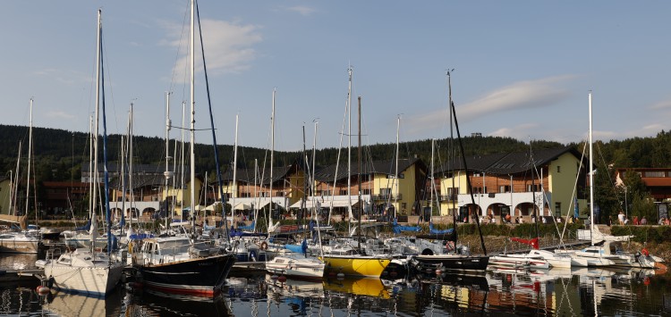 Haben Sie ein Schiff? Möchten Sie in Lipno nad Vltavou ankern? Wir haben freie Stehplätze für Sie!