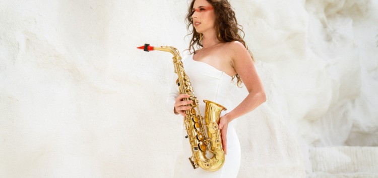 Erleben Sie Hits in einer ungewöhnlichen Darbietung an einem außergewöhnlichen Ort! KJ SAX begibt sich auf den Baumkronenpfad!