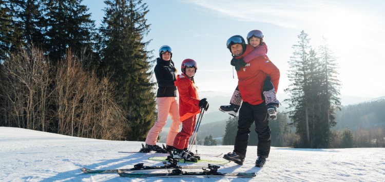 Buchen Sie Ihren Aufenthalt in Lipno und Kinderskipässe, Wanderwege und Abendessen gratis!
