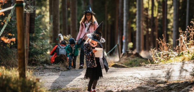 Halloweenská cesta s lišákem Foxem – kouzelný den plný dobrodružství!