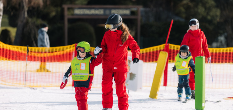 Zažijte TOP lyžařské podmínky ještě, než zazvoní školní zvonek!