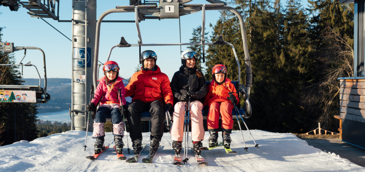 Familienwinter in Lipno: Kinder zum halben Preis auf der Piste, im Wasser und über der Landschaft!