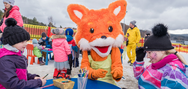 Karneval s lišákem Foxem: masky, hry a skipas pro děti zdarma!