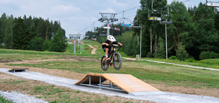 Gewinnen Sie mehr Sicherheit auf dem Bike – mit den Kursen der Bike Academy Lipno!