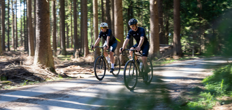 Leicht ins Lipno – Intersport RENT stattet Sie für jedes Fahrradabenteuer aus!
