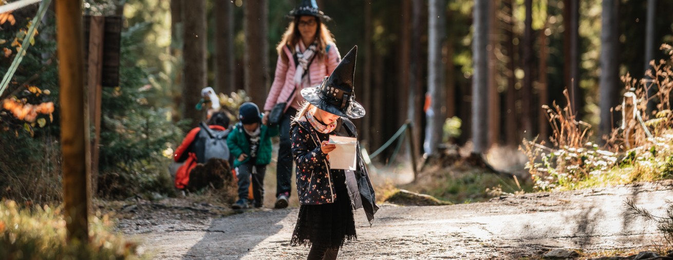 Halloweenská cesta s lišákem Foxem – kouzelný den plný dobrodružství!