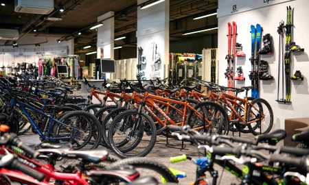 Fahrräder und Zubehör