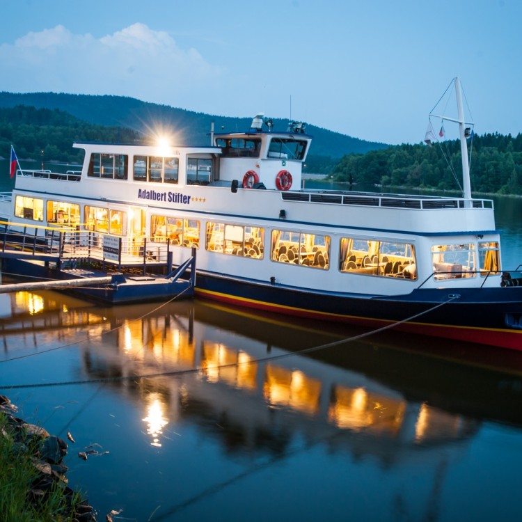 Sightseeing cruises on a steamboat