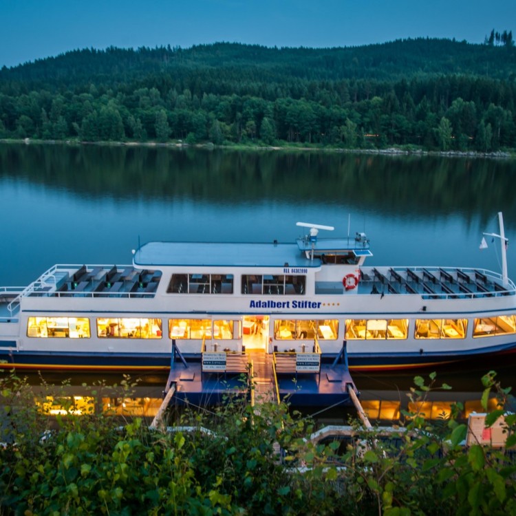 Sightseeing cruises on a steamboat